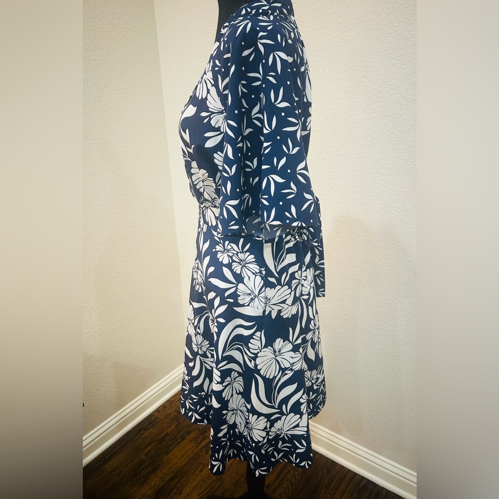 Floral Navy and White Wrap Dress Adrienne Vittadini - Picture 3 of 5